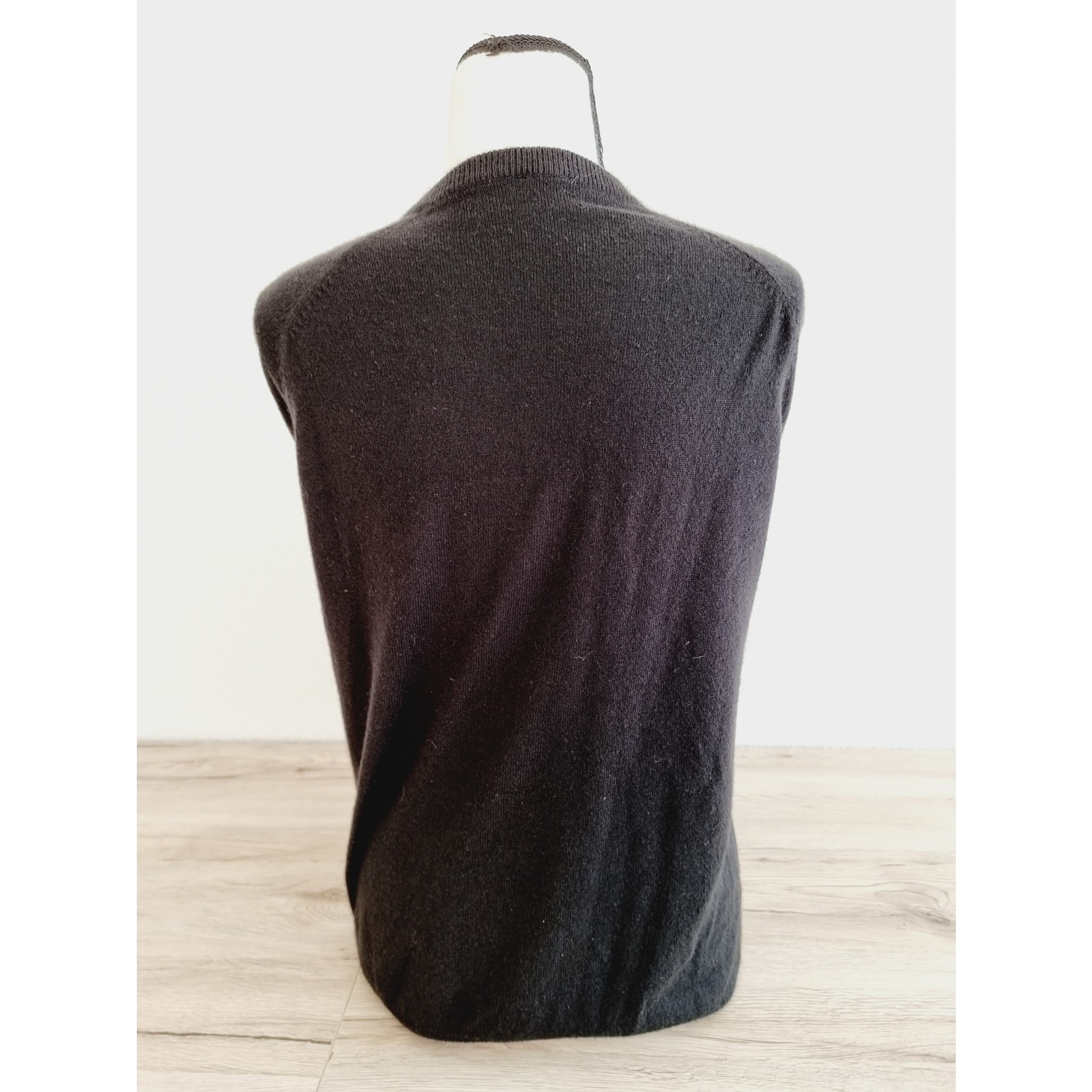 Pull noir col en V (SIZE : M)