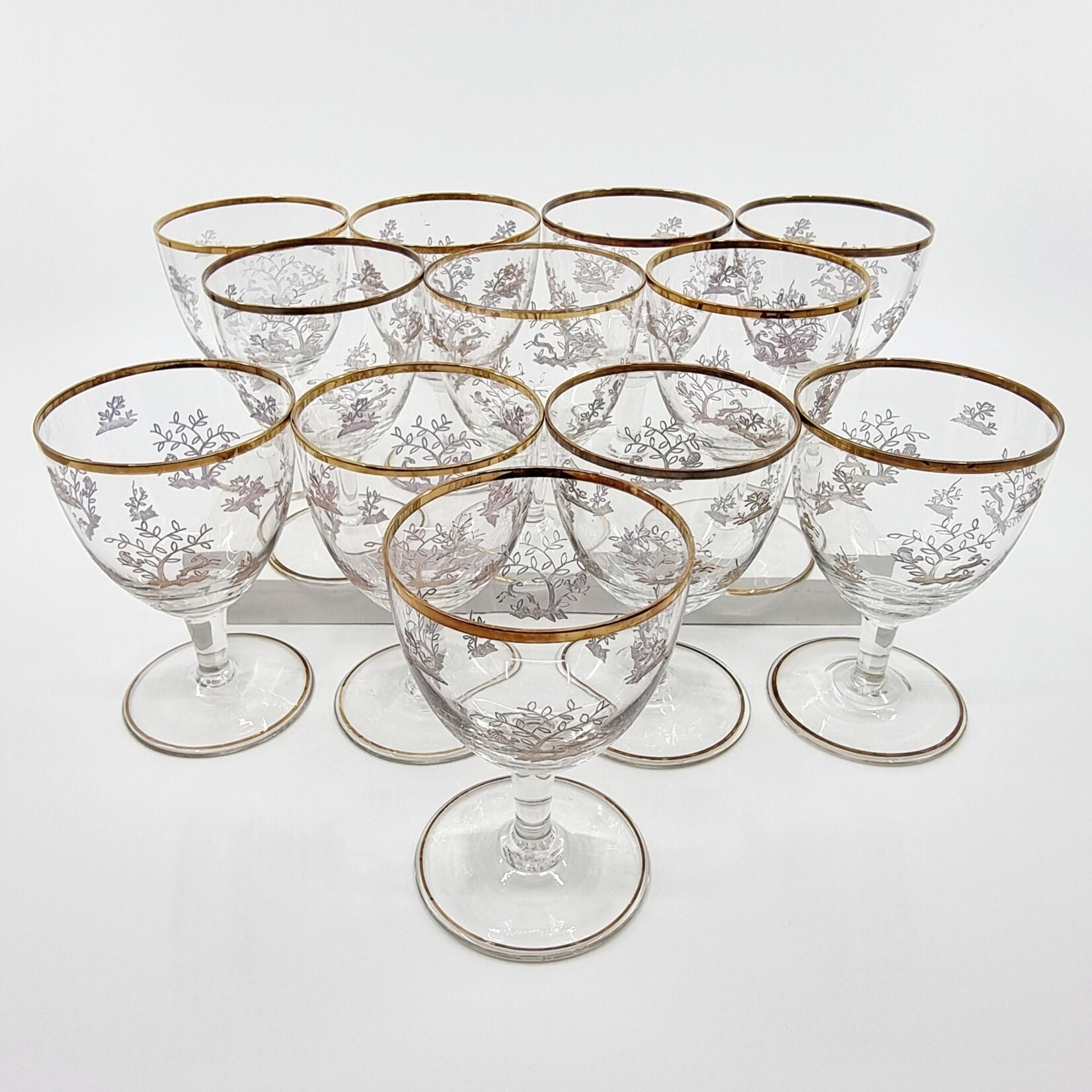 Verre à pied à motif et dorure (12 pièces)