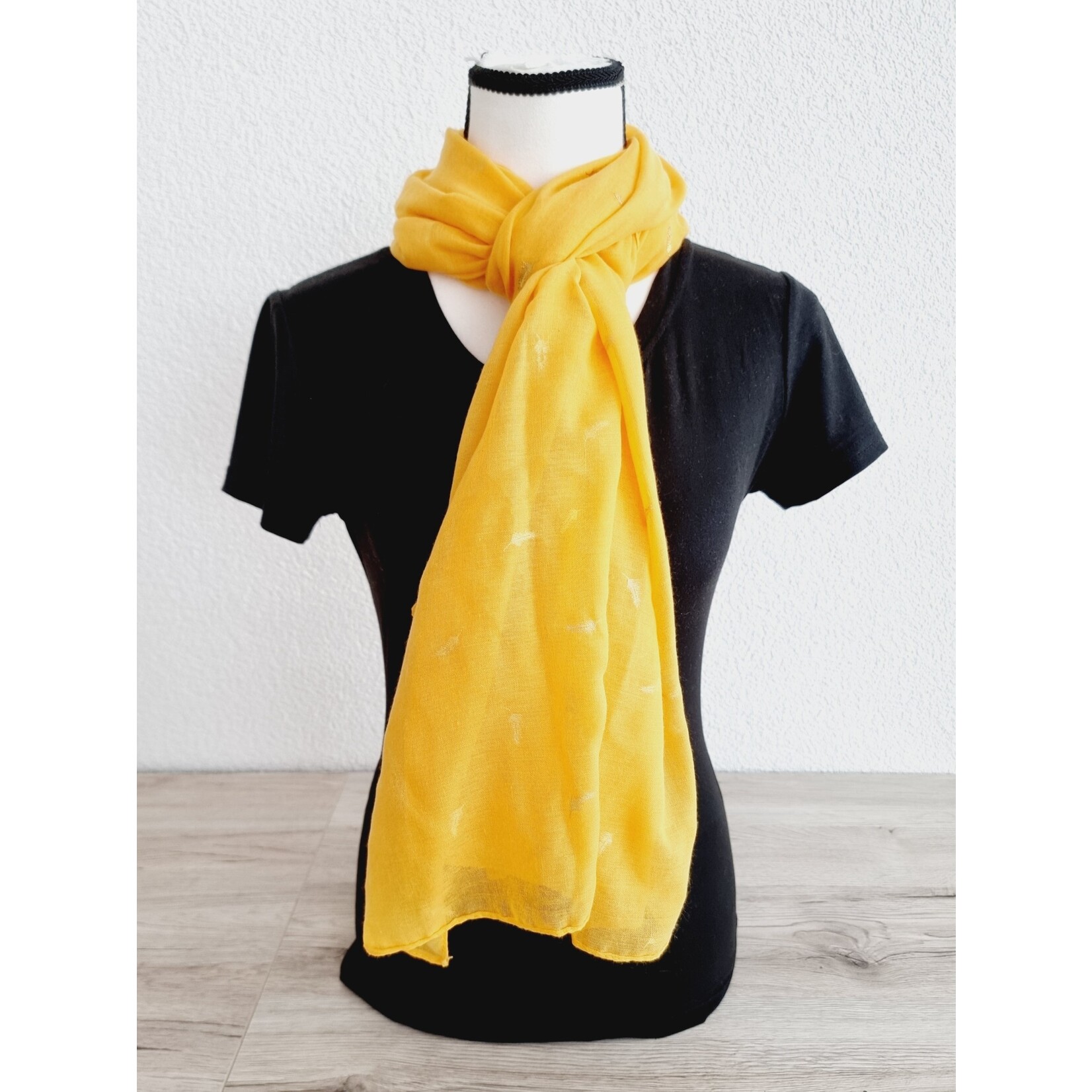 Cache Cache Foulard jaune imprimé plume
