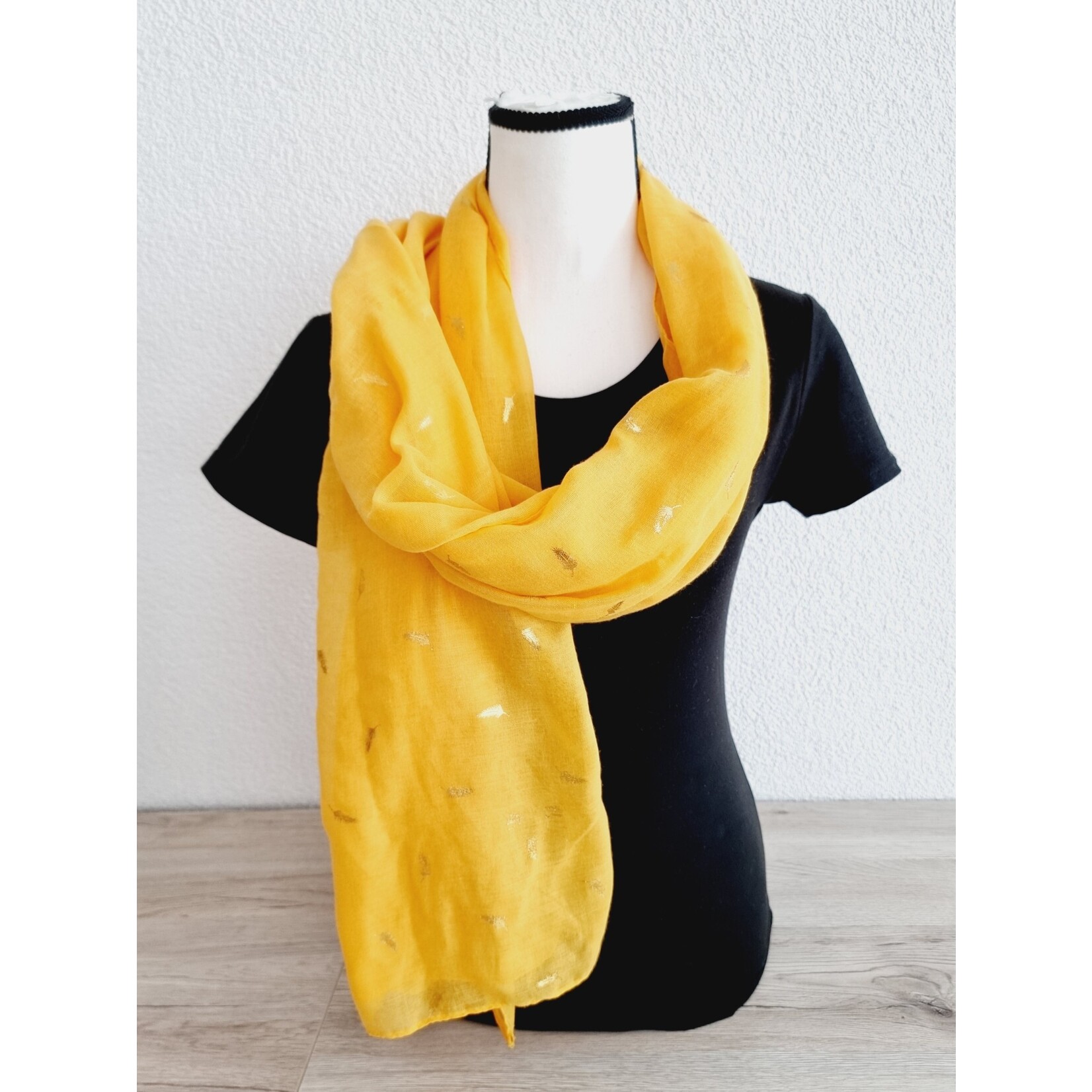Cache Cache Foulard jaune imprimé plume