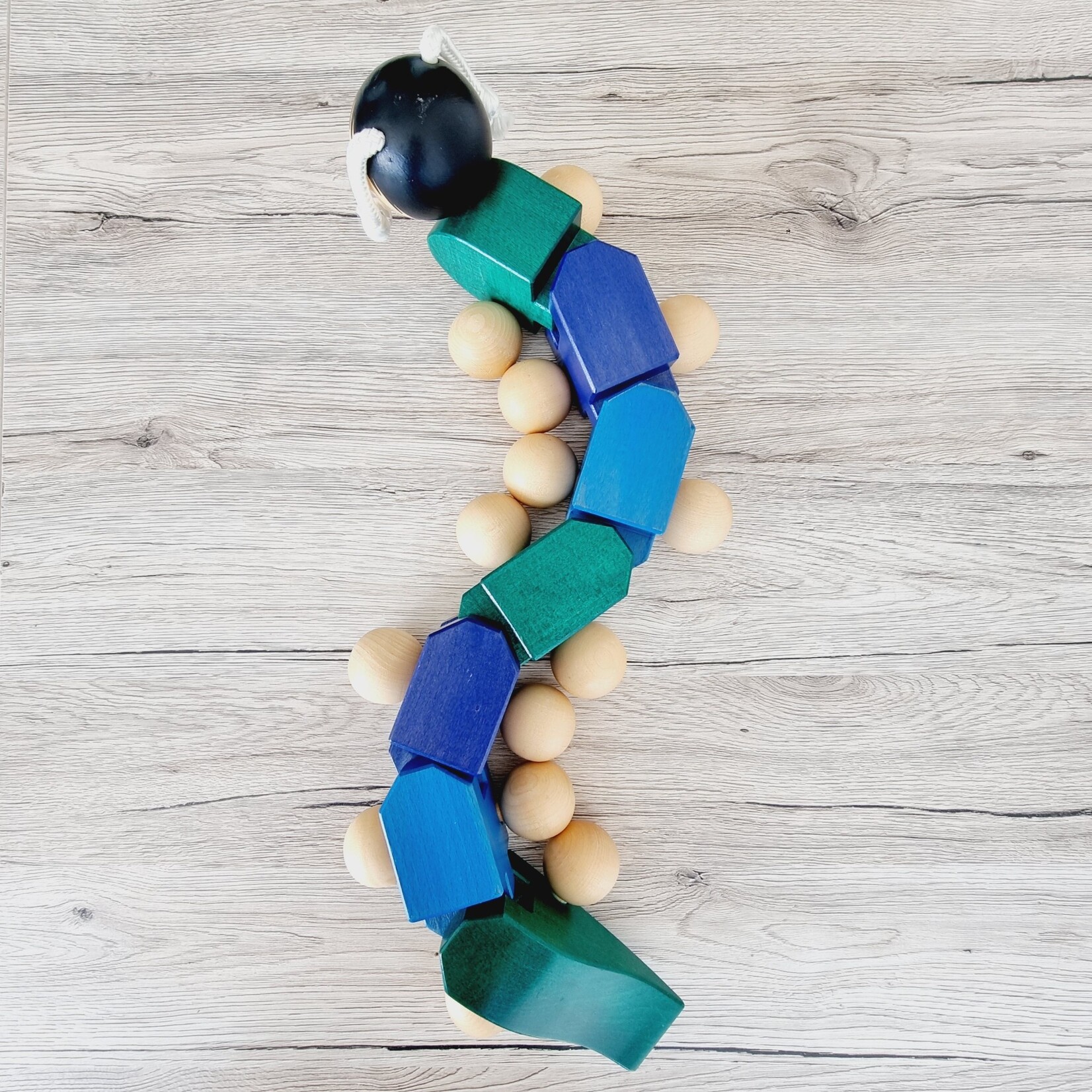 Camille la chenille en bois de Weizenkorn