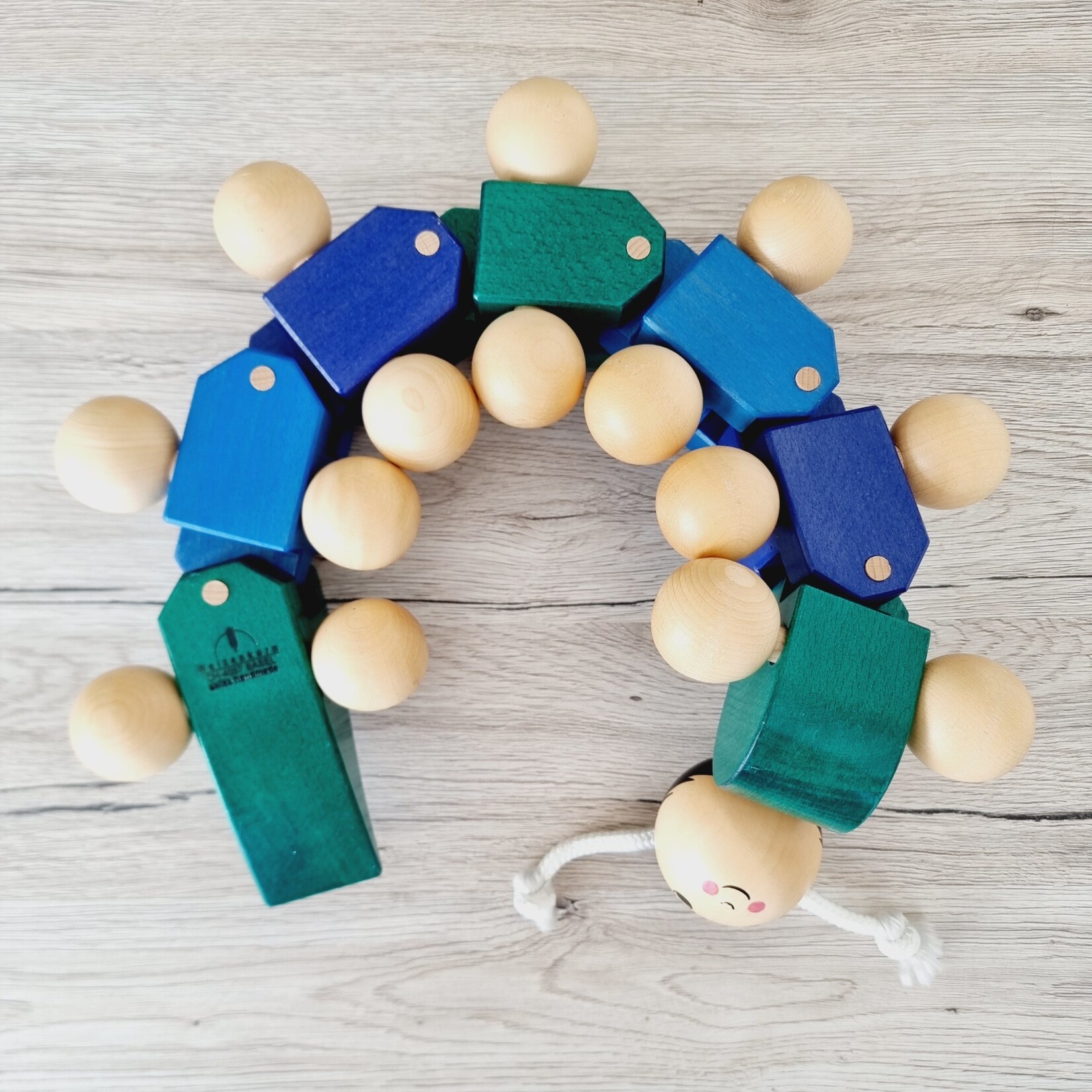 Camille la chenille en bois de Weizenkorn