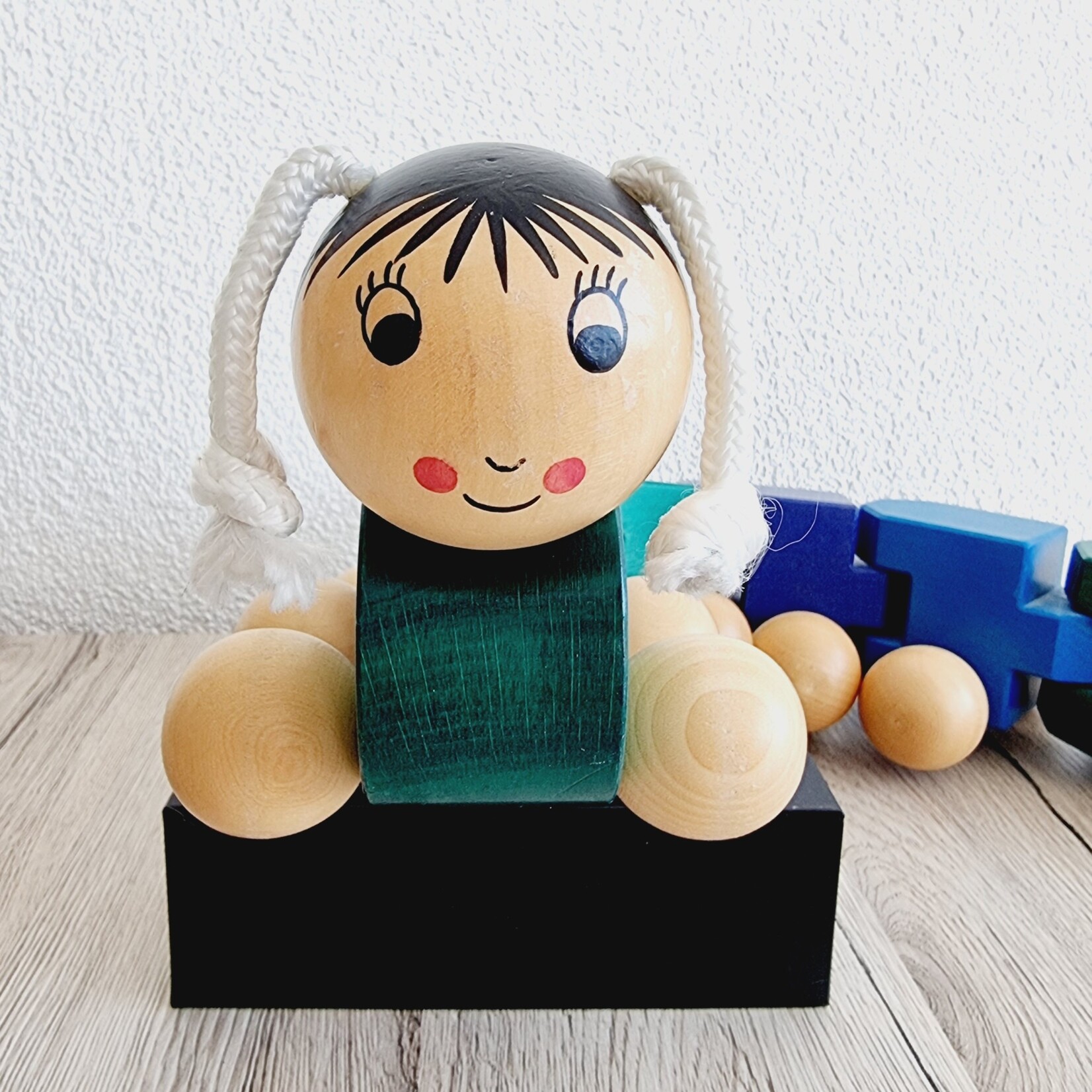 Camille la chenille en bois de Weizenkorn