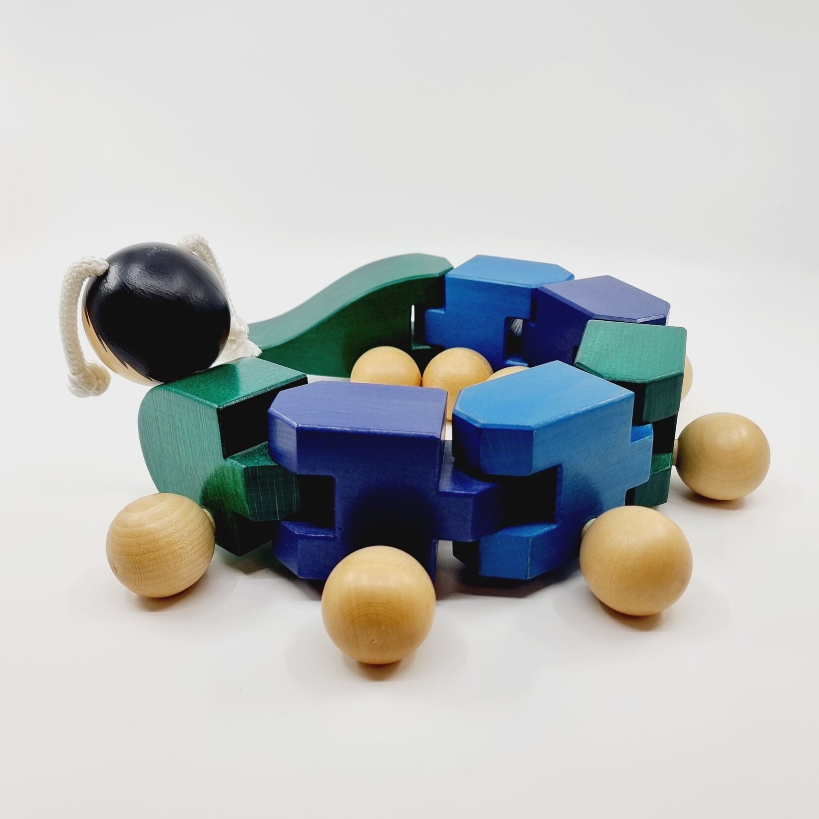 Camille la chenille en bois de Weizenkorn