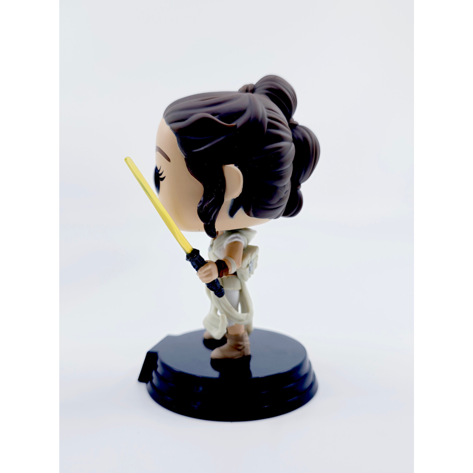 Figurine Funko Pop! Star Wars – Rey (Yellow Lightsaber) #432