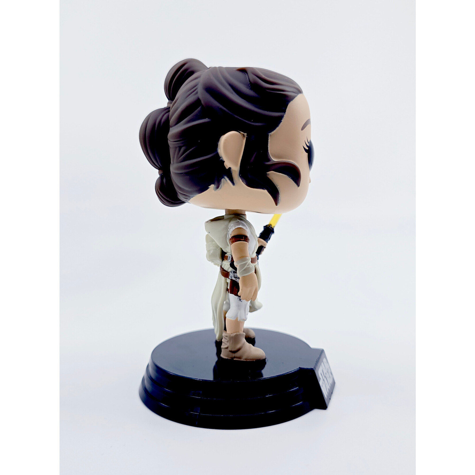 Figurine Funko Pop! Star Wars – Rey (Yellow Lightsaber) #432
