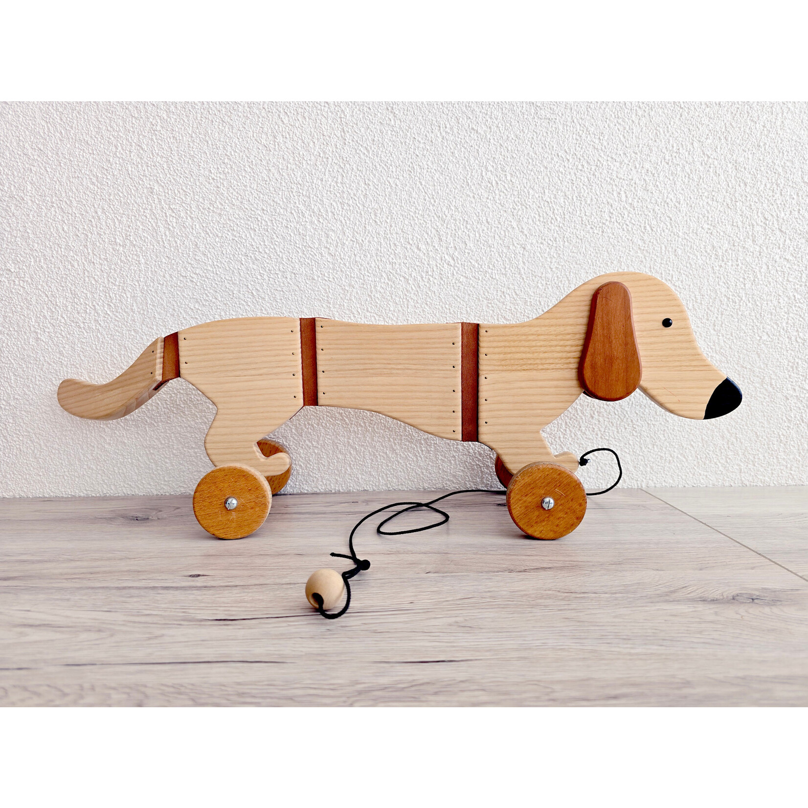 Chien articulé en bois à tirer