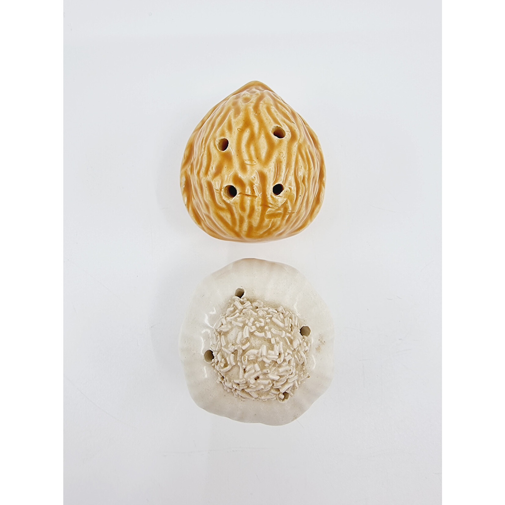 Salière et poivrière en céramique – duo noix et ail