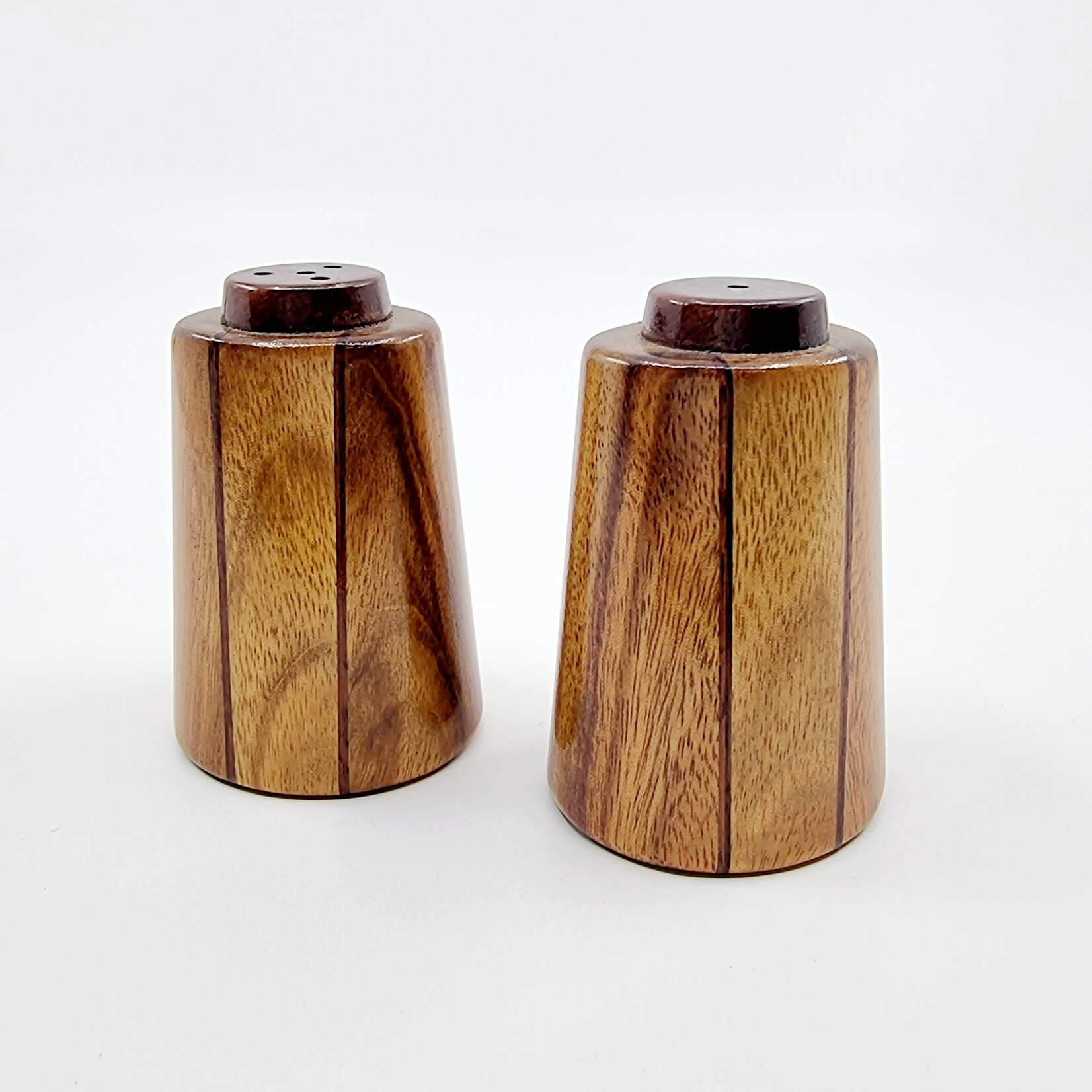 Salière et poivrière en bois verni