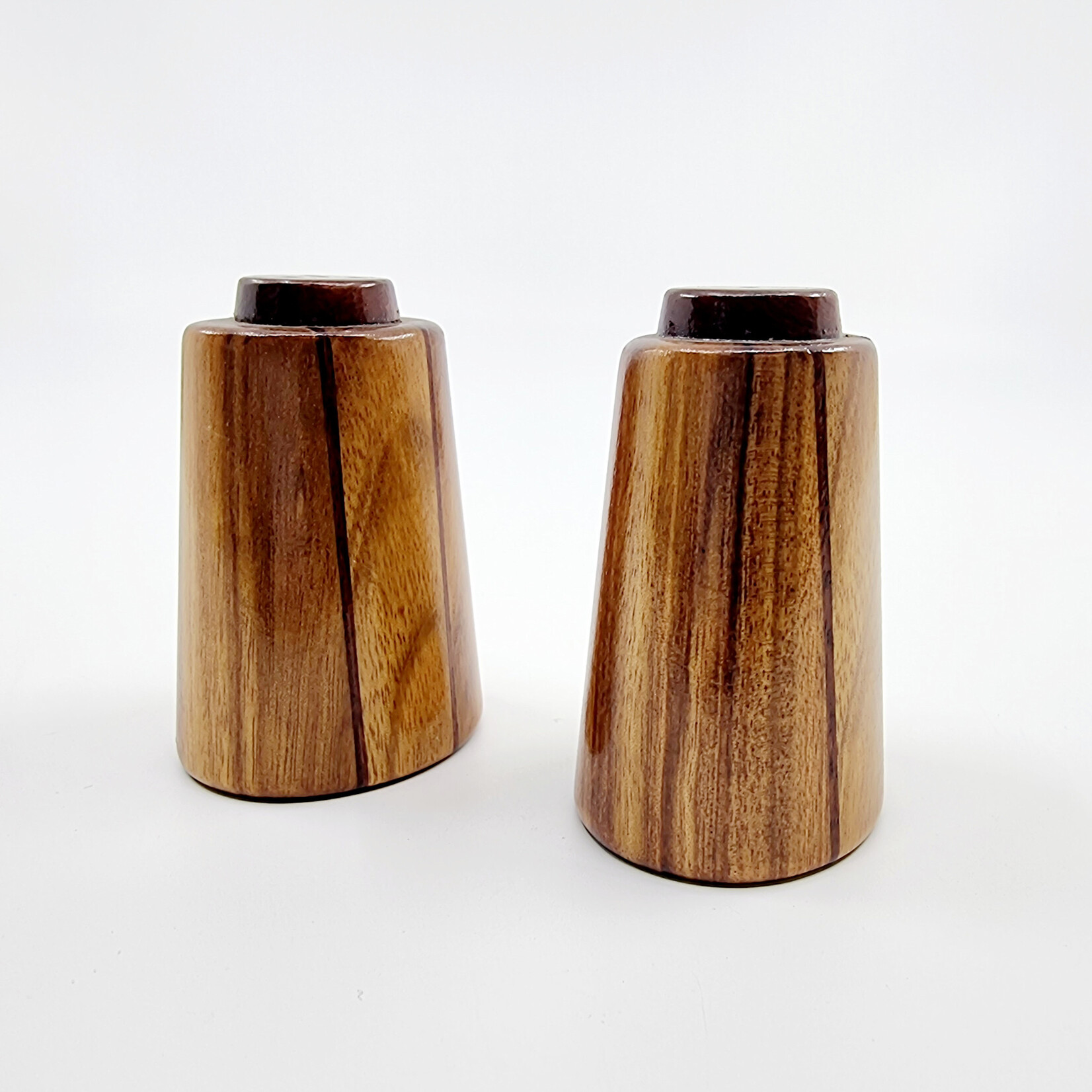 Salière et poivrière en bois verni