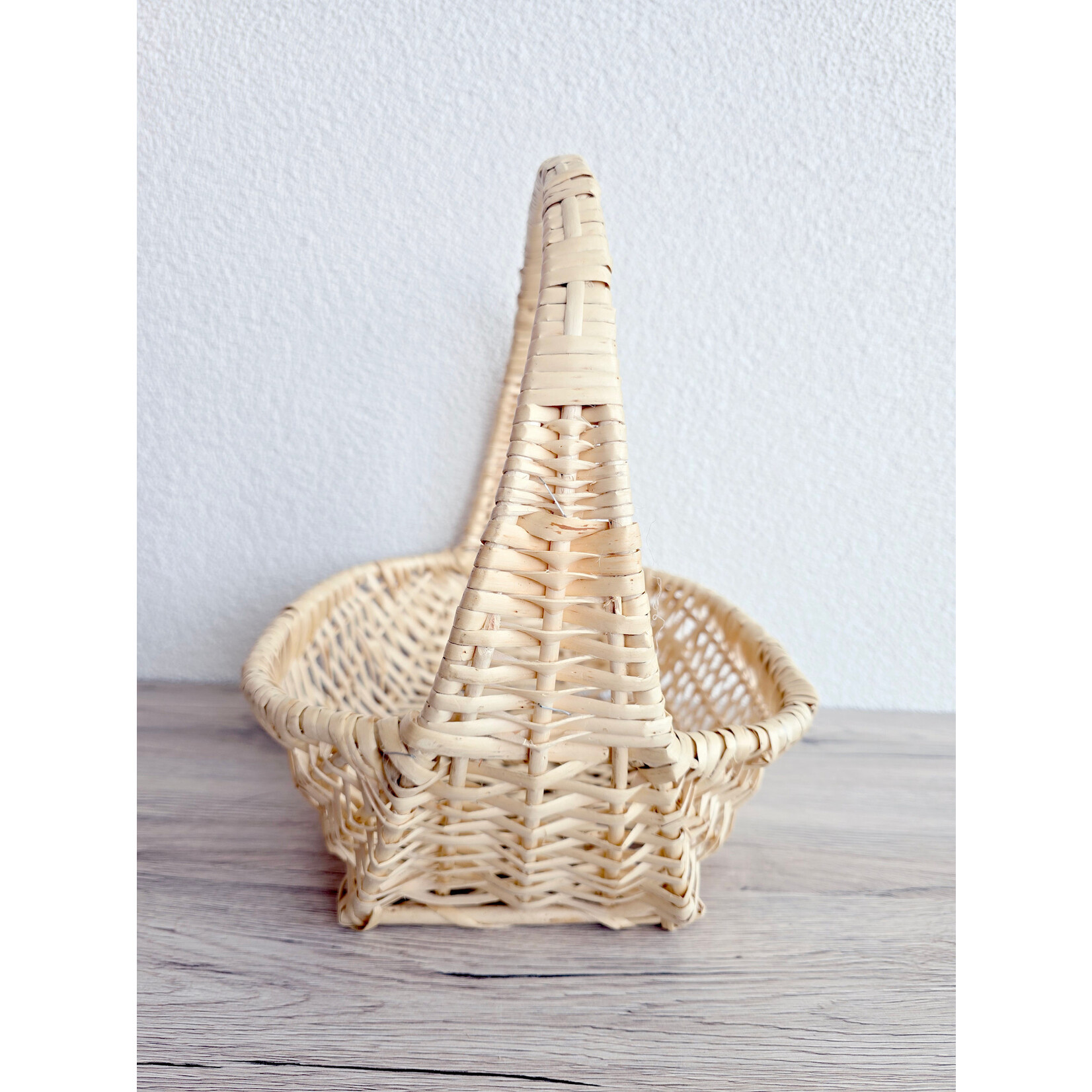Panier en osier tressé