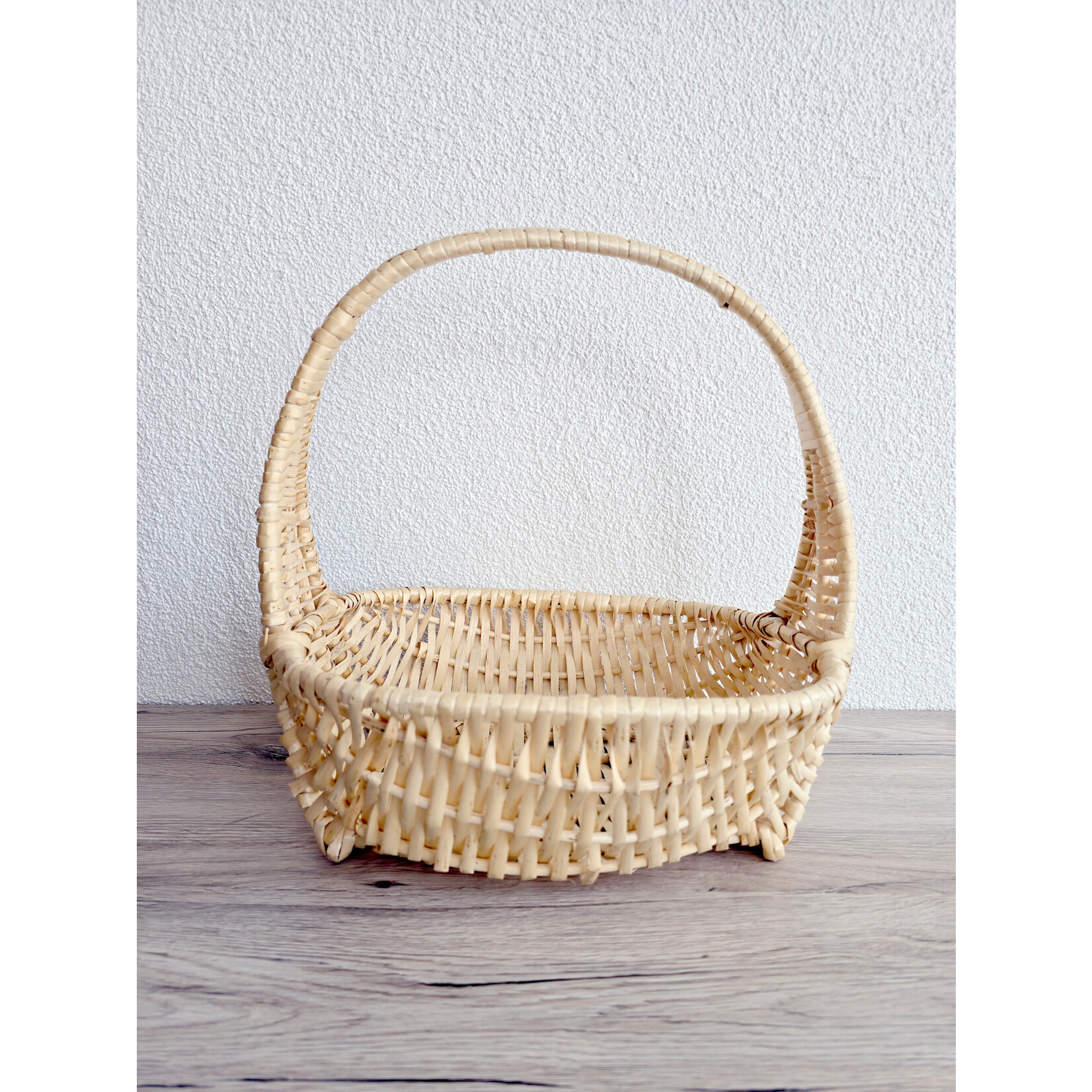 Panier en osier tressé