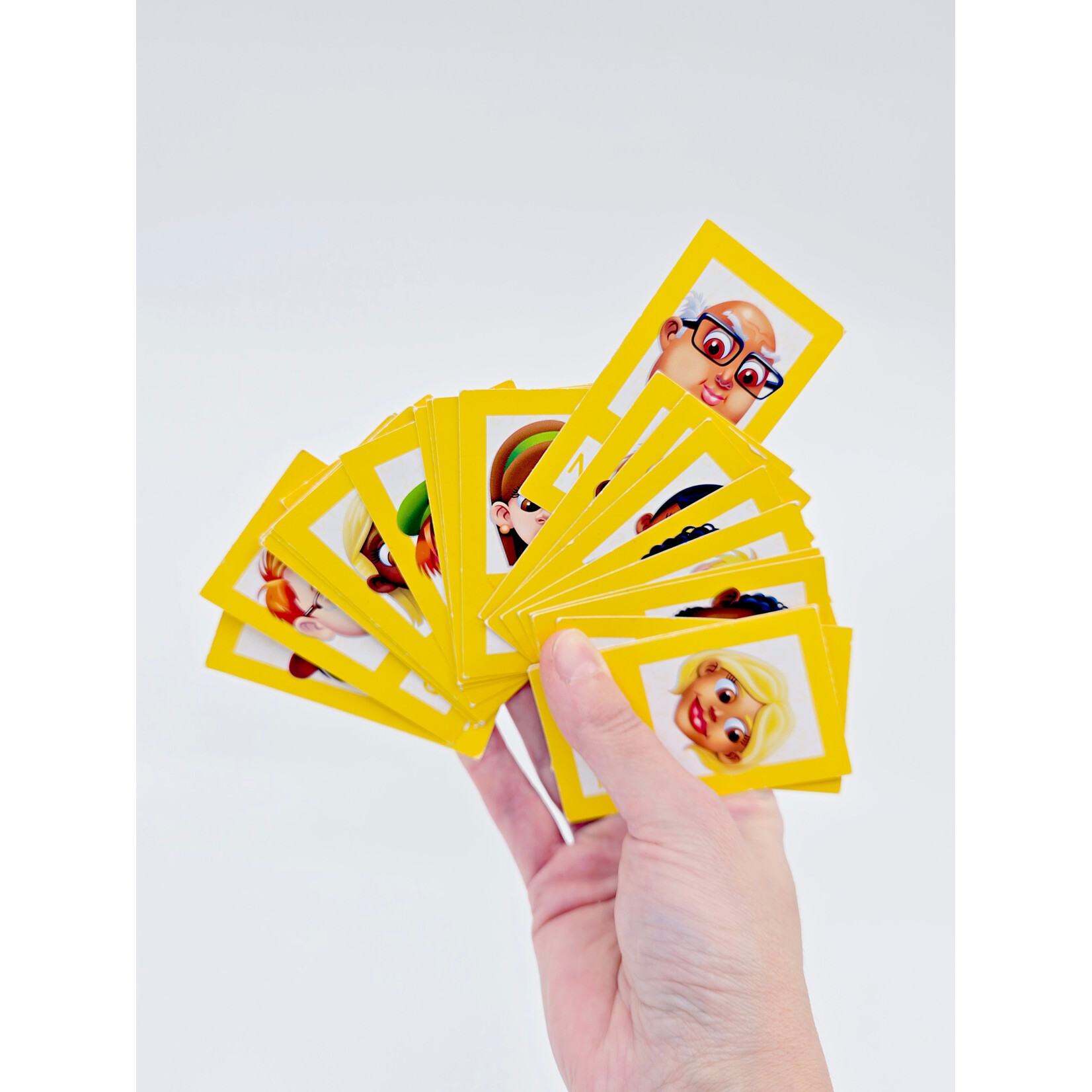 Hasbro Gaming Qui Est-ce ? Le célèbre jeu de déduction