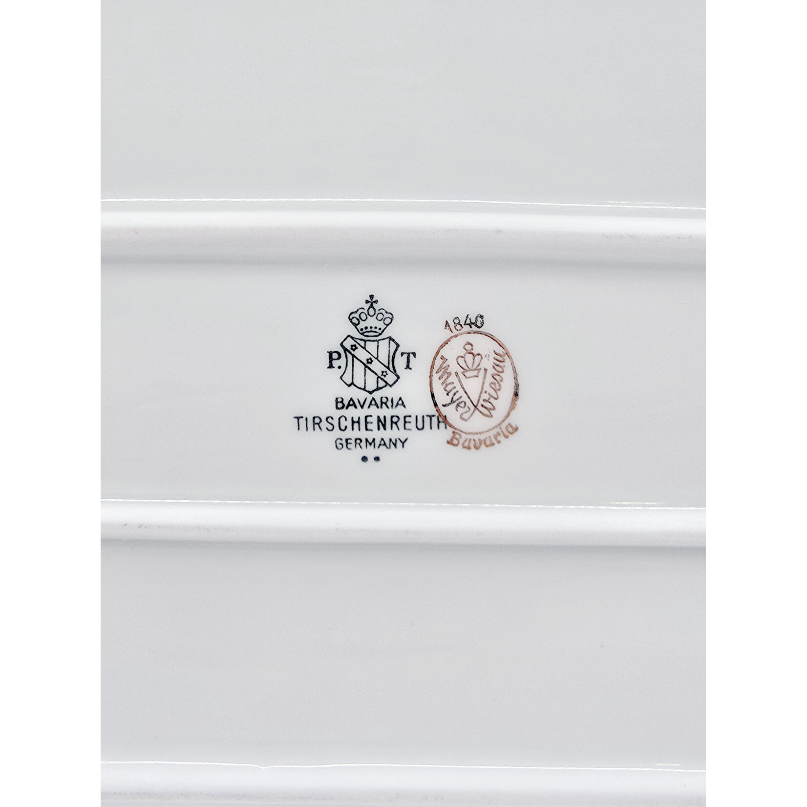 Plat à cake ancien en porcelaine