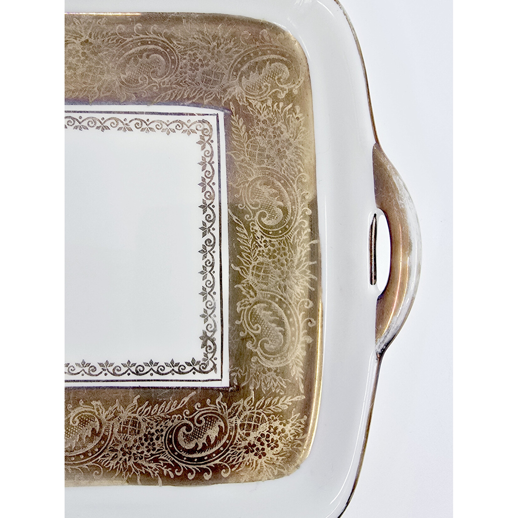 Plat à cake ancien en porcelaine