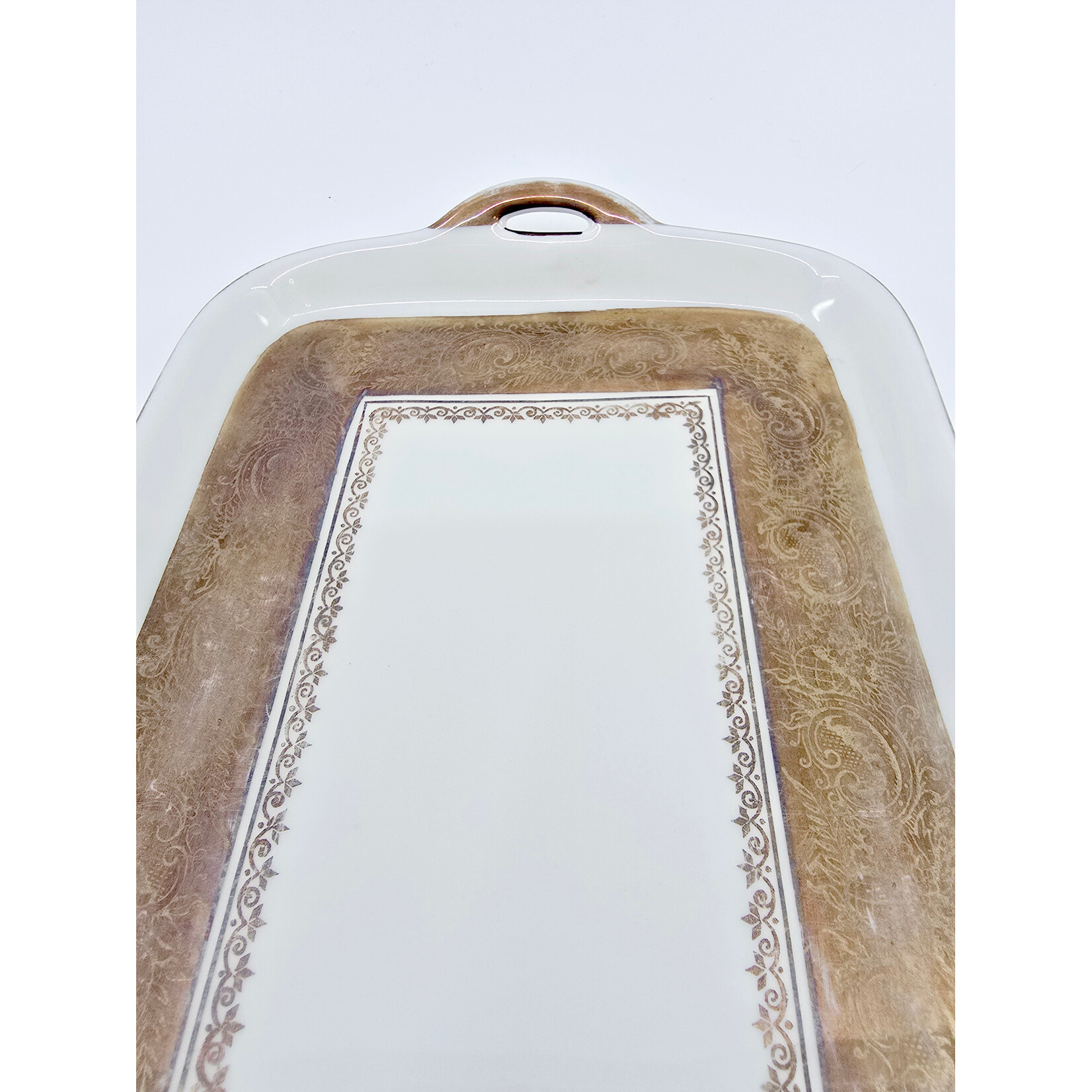 Plat à cake ancien en porcelaine