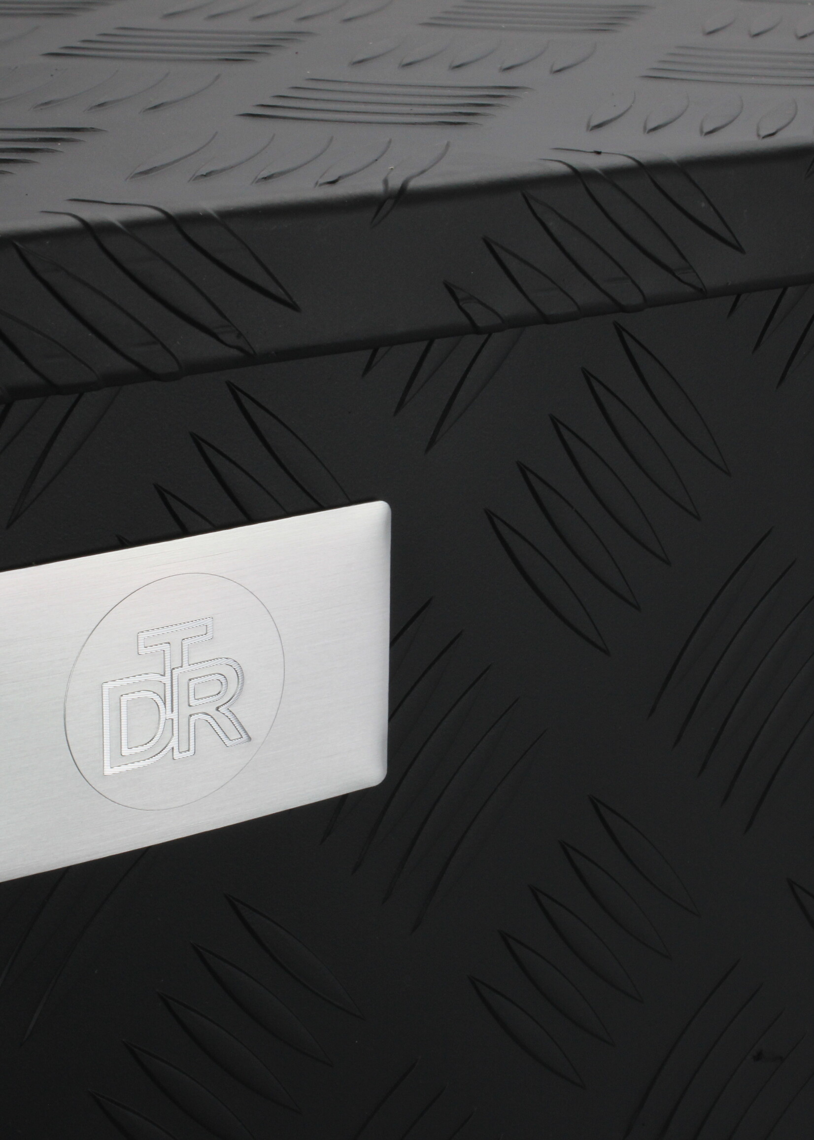 DTR Aluminium box 840x310x400 zwart poeder gecoat