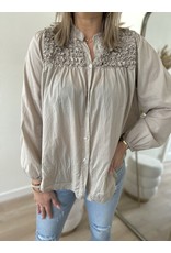 21Jewelz Perfect spring blouse beige