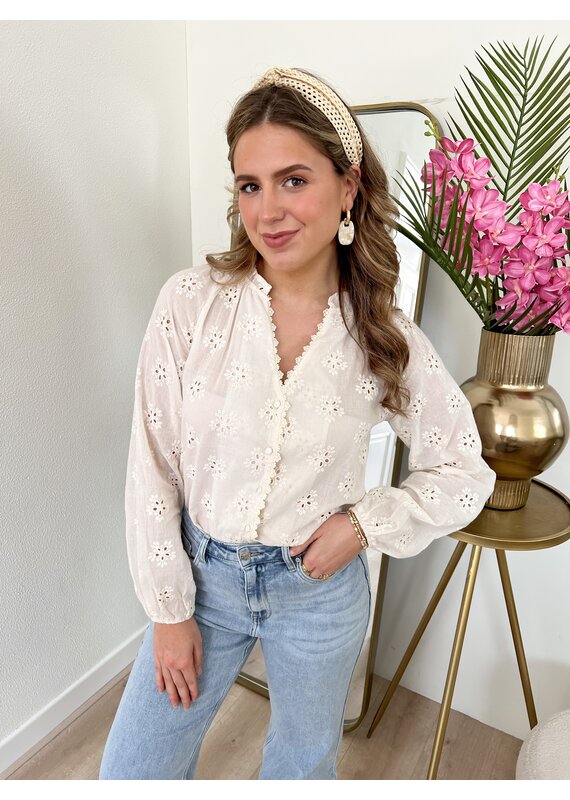 21Jewelz Blouse met geborduurde bloemen en v-hals