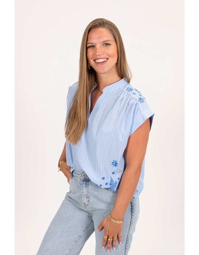 21Jewelz Blauwe blouse met blauw borduursel