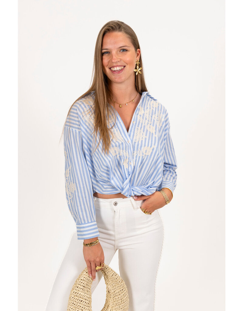 21Jewelz Blauw-wit gestreepte blouse met geborduurde bloemen