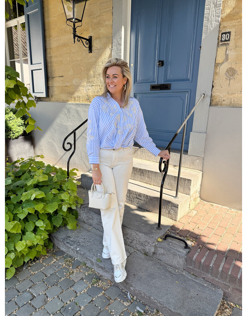 21Jewelz Blauw-wit gestreepte blouse met geborduurde bloemen
