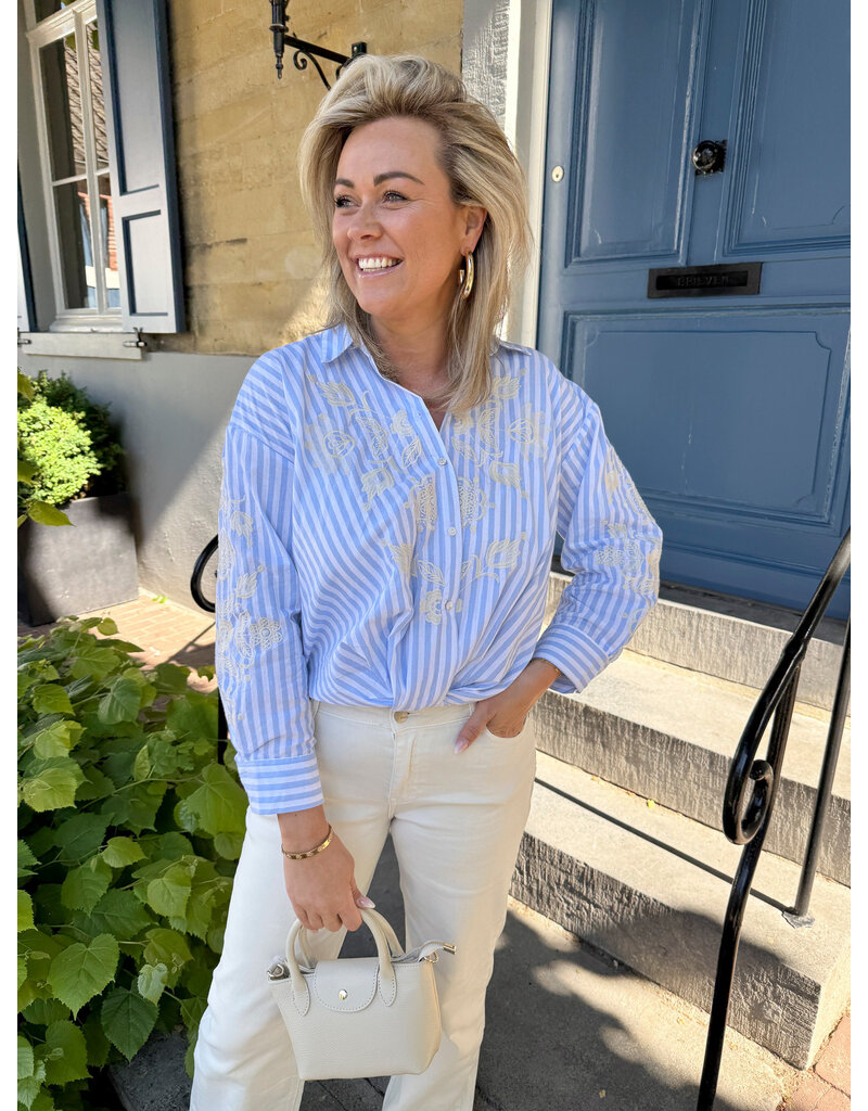 21Jewelz Blauw-wit gestreepte blouse met geborduurde bloemen