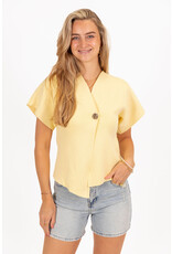 21Jewelz Elegante top met gouden knoop - geel