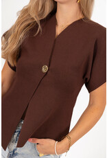 21Jewelz Elegante top met gouden knoop - bruin