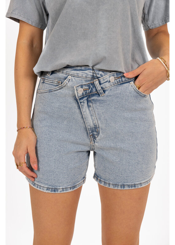 21Jewelz Shortje met schuine knoop