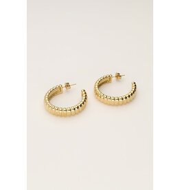 My Jewellery My Jewellery - Bold statement oorringen met horizontale ribbels - goud