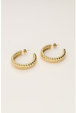 My Jewellery My Jewellery - Bold statement oorringen met horizontale ribbels - goud