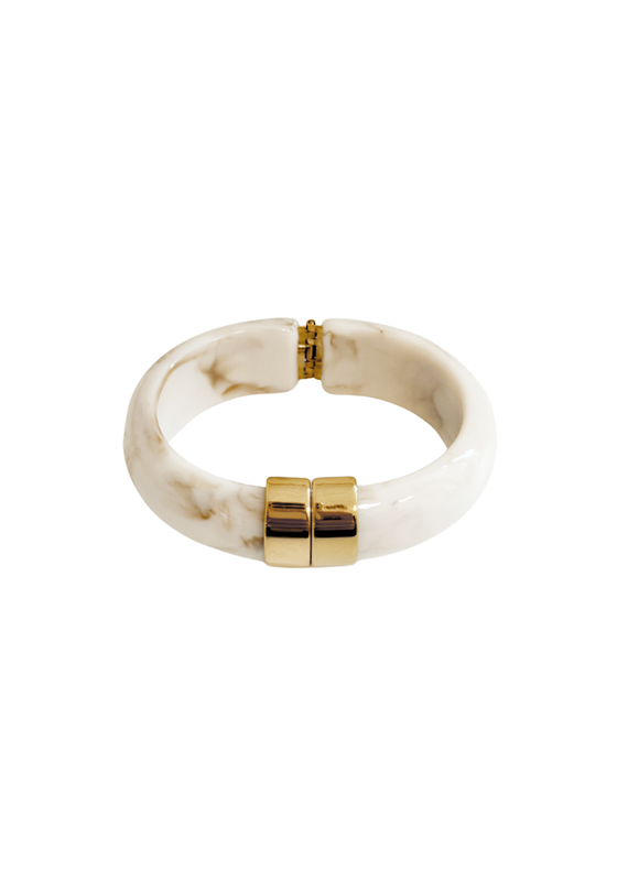 21Jewelz Statement bangle met gouden detail - marmer ecru