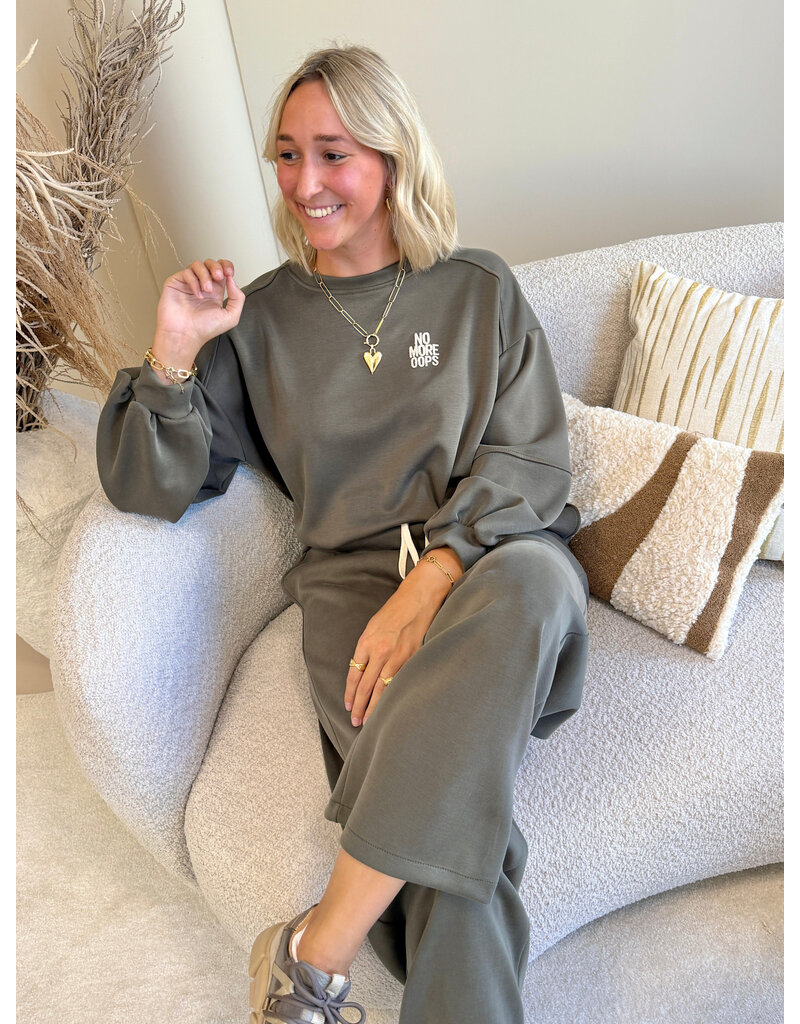 21Jewelz Sweater "no more oops" - army
