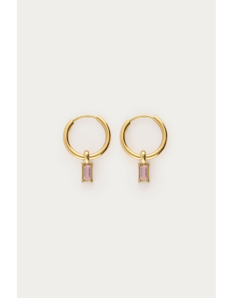 My Jewellery My Jewellery - Minimalistische oorringen met vierkante licht roze strass - goud