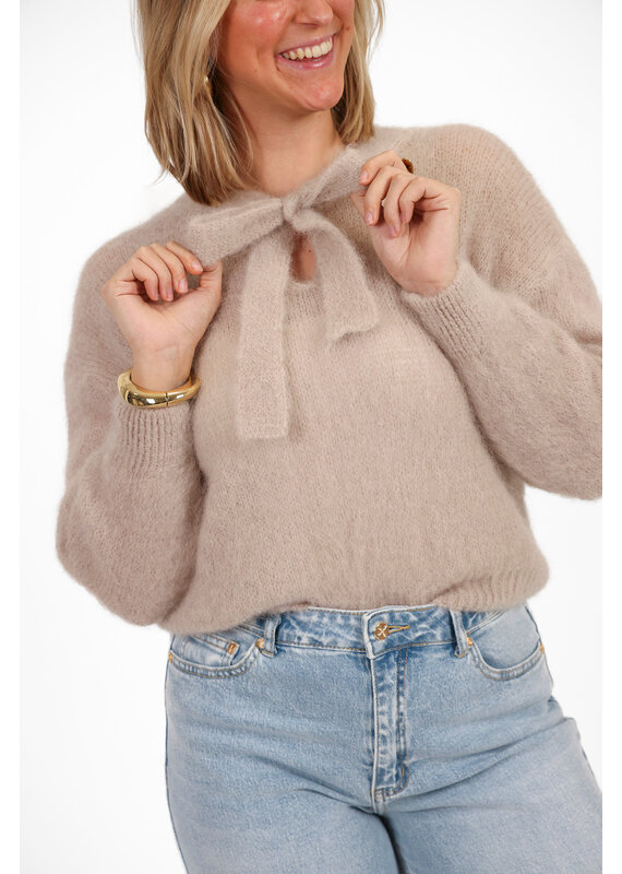 21Jewelz Wollige trui met strik - beige