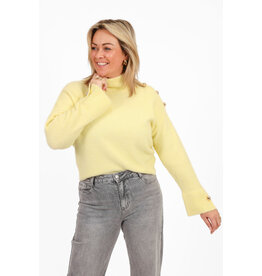 21Jewelz Trui met hoge kraag en gouden knopen - geel