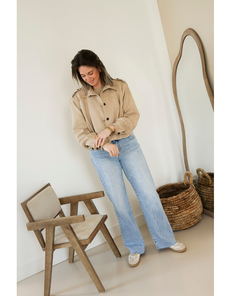 21Jewelz Suede jasje met pofmouw en knoopjes - beige