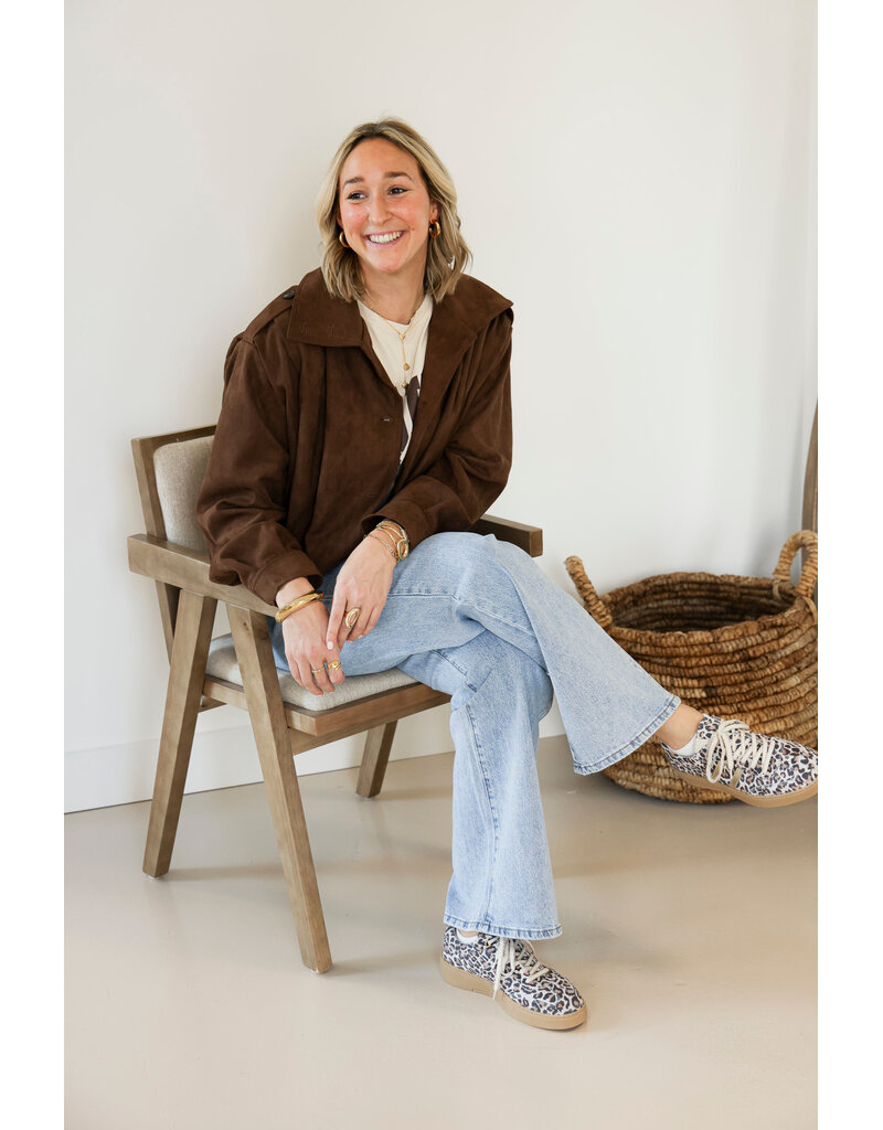 21Jewelz Suede jasje met pofmouw en knoopjes - bruin