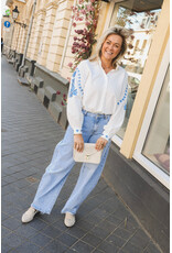 21Jewelz Blouse met blauw borduursels - wit