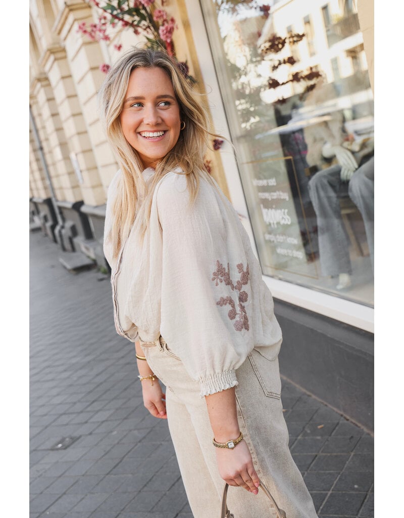 21Jewelz Blouse met embroidery op de mouwen - beige