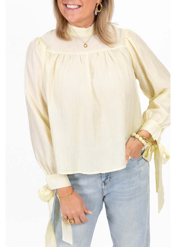 21Jewelz Effen blouse met strikjes - geel