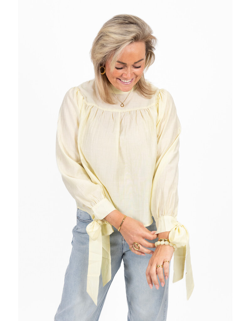 21Jewelz Effen blouse met strikjes - geel