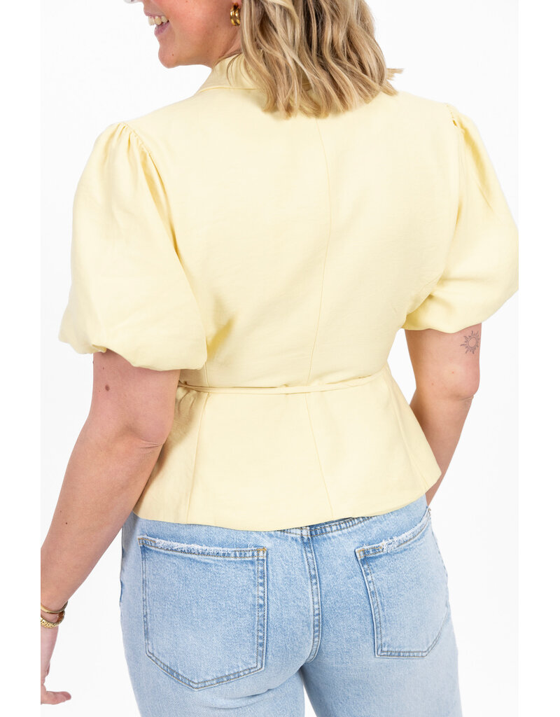 21Jewelz Blazer met korte mouwen & knoopdetail - geel