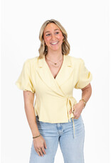 21Jewelz Blazer met korte mouwen & knoopdetail - geel