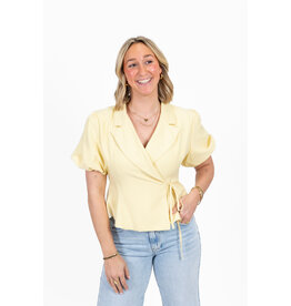 21Jewelz Blazer met korte mouwen & knoopdetail - geel