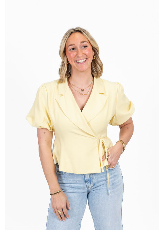 21Jewelz Blazer met korte mouwen & knoopdetail - geel