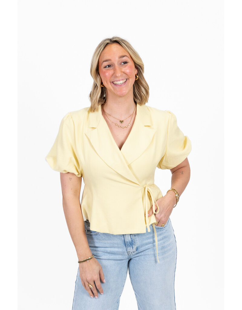 21Jewelz Blazer met korte mouwen & knoopdetail - geel