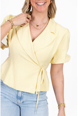 21Jewelz Blazer met korte mouwen & knoopdetail - geel