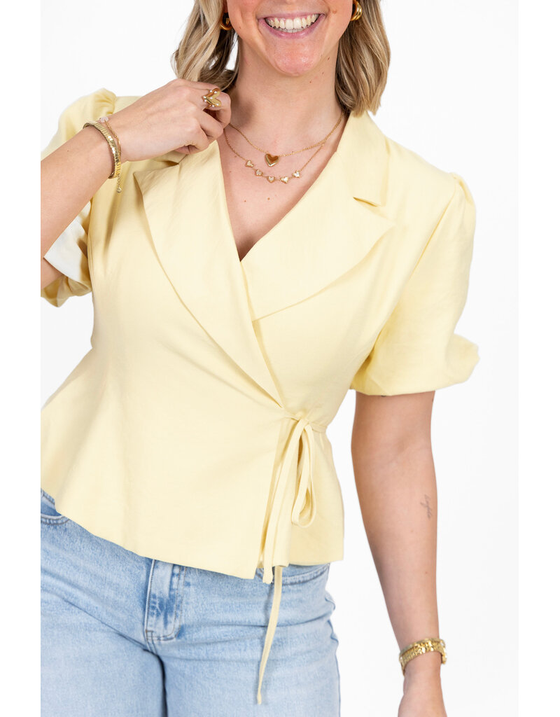 21Jewelz Blazer met korte mouwen & knoopdetail - geel